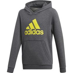 MŁODZIEŻOWA BLUZA Z KAPTUREM ESSENTIALS LOGO (140). Bluzy męskie Adidas, m, bez wzorów, z bawełny, młodzieżowe, z kapturem, bez rękawów, z kapturem. Za 139,99 zł.