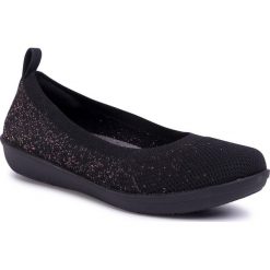 Półbuty CLARKS - Ayla Paige 261491574 Rose Gold. Czarne półbuty damskie Clarks, bez wzorów, z tworzywa sztucznego, bez obcasa, na płaskiej podeszwie, bez zapięcia. Za 299,00 zł.