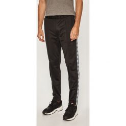 Armani Exchange - Spodnie 6GZPBE.Z8M8Z. Czarne spodnie męskie Armani Exchange, s, z nadrukiem, z poliesteru. W wyprzedaży za 399,90 zł.