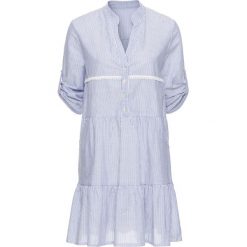 Sukienka koszulowa bonprix niebiesko-biały w paski. Niebieskie sukienki damskie bonprix, na lato, w paski, z dekoltem w serek, bez rękawów, plisowane. Za 55,99 zł.