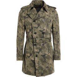 DRYKORN BASTILLE Prochowiec khaki. Brązowe płaszcze męskie DRYKORN, m, bez wzorów, z bawełny, bez kaptura. W wyprzedaży za 631,60 zł.