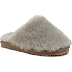Kapcie MOU - Closed Toe Sheepskin Slipper Light. Szare klapki damskie Mou, bez wzorów, ze skóry, bez obcasa. Za 449,00 zł.