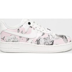 Nike Sportswear - Buty Air Force 1 07 Lxx. Różowe buty sportowe damskie Nike Sportswear, bez wzorów, ze skóry, sportowe. Za 499,90 zł.