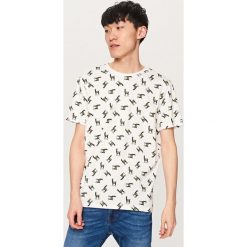 T-shirty męskie: T-shirt z nadrukiem w lamy – Kremowy