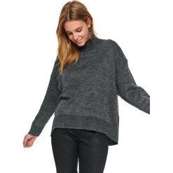 Gruby damski sweter z cekinowymi zdobieniami. Szare swetry damskie Top Secret, na zimę, z aplikacjami, z dzianiny, bez rękawów, bez kaptura. W wyprzedaży za 79,99 zł.