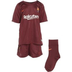 Nike Performance FC BARCELONA SET Krótkie spodenki sportowe night maroon/hyper crimson. Czerwone spodenki chłopięce Nike Performance, z materiału, sportowe. W wyprzedaży za 131,45 zł.