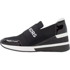 MICHAEL Michael Kors FELIX TRAINER Półbuty wsuwane black/optic white. Czarne półbuty damskie MICHAEL Michael Kors, bez wzorów, z tworzywa sztucznego, na niskim obcasie, bez zapięcia. Za 739,00 zł.