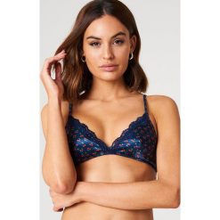 Biustonosze bardotka: NA-KD Lingerie Satynowy biustonosz z koronką – Blue