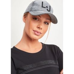 CZAPKA Z DASZKIEM LIU JO SPORT. Czapki damskie Liu Jo Sport, bez wzorów. Za 239,00 zł.