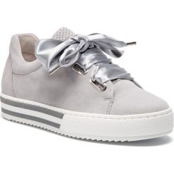 Sneakersy GABOR - 26.505.40 Light Grey. Szare półbuty damskie Gabor, na co dzień, bez wzorów, ze skóry, bez obcasa, na płaskiej podeszwie, bez zapięcia. W wyprzedaży za 349,00 zł.