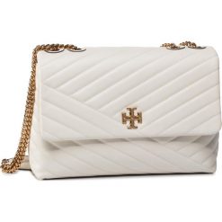 Torebka TORY BURCH - Kira Chevron Convertible Shoulder Bag 58465 New Ivory 104. Brązowe torebki klasyczne damskie Tory Burch, bez wzorów, ze skóry, klasyczne, na ramię, bez dodatków. Za 2189,00 zł.