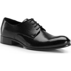 Buty męskie. Czarne buty wizytowe męskie Wittchen, ze skóry, z otwartym noskiem, bez zapięcia. W wyprzedaży za 349,90 zł.