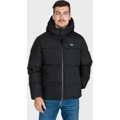 Lacoste Kurtka Czarny. Czarne płaszcze męskie Lacoste, xl, bez wzorów, z poliesteru, bez kaptura. Za 1556,95 zł.