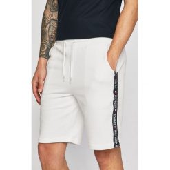 Tommy Hilfiger - Szorty. Szare spodenki i szorty męskie TOMMY HILFIGER, xl, z nadrukiem, z bawełny, casualowe. W wyprzedaży za 199,90 zł.