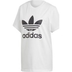 Koszulka adidas Originals Boyfriend Trefoil DX2322. Koszulki damskie Adidas, bez wzorów, z bawełny, street, bez kołnierzyka, z krótkim rękawem. W wyprzedaży za 99,99 zł.