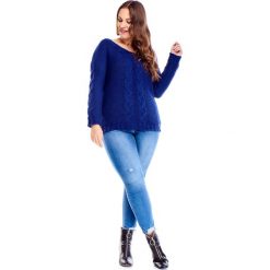 Sweter z grubymi warkoczami granatowy. Niebieskie swetry damskie N/A, plus size, bez wzorów, z wiskozy, bez rękawów, bez kaptura. Za 98,46 zł.