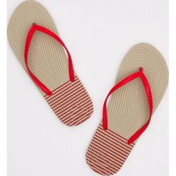 Japonki - Czerwony. Czerwone klapki damskie Sinsay, bez wzorów, bez obcasa. Za 14,99 zł.