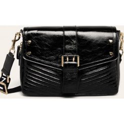 Twinset - Torebka skórzana. Czarne listonoszki damskie Twinset, w paski, z poliesteru, na ramię, z aplikacjami. W wyprzedaży za 899,90 zł.