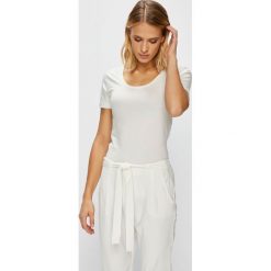 Jacqueline de Yong - Top. Białe bluzki damskie Jacqueline de Yong, s, bez wzorów, z elastanu, z okrągłym kołnierzem. Za 39,90 zł.