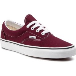 Tenisówki VANS - Era VN0A4BV45U71 Port Royale/True White. Czerwone półbuty damskie Vans, bez wzorów, z gumy, bez obcasa, bez zapięcia. W wyprzedaży za 239,00 zł.