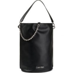 Torebka CALVIN KLEIN - Chained Hobo K60K606040 BDS. Czarne torebki klasyczne damskie Calvin Klein, bez wzorów, ze skóry ekologicznej, klasyczne, bez dodatków. Za 649,00 zł.