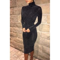 Sukienka SIMLY. Czarne sukienki damskie Sukienka SIMLY, s, bez wzorów, eleganckie, bez kołnierzyka, z długim rękawem, długie. W wyprzedaży za 99,00 zł.