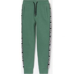 Joggery z lampasami -. Spodnie męskie Reserved, bez wzorów. Za 59,99 zł.
