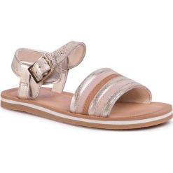 Sandały CLARKS - Finch Stride K 261494406 Metallic Combi. Żółte sandały dziewczęce Clarks, ze skóry ekologicznej, bez zapięcia. W wyprzedaży za 199,00 zł.