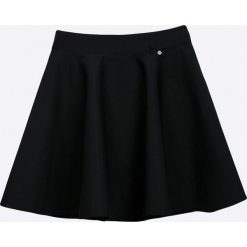 Sly - Spódnica dziecięca 128-164 cm. Czarne spódniczki dziewczęce SLY, bez wzorów, z poliesteru, mini, rozkloszowane. W wyprzedaży za 79,90 zł.