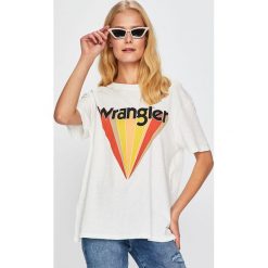 Wrangler - Top. Białe topy damskie marki Wrangler, s, z nadrukiem, z bawełny, z okrągłym kołnierzem. Za 99,90 zł.