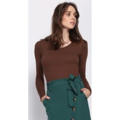 Brązowy Sweter Oneness. Szare swetry klasyczne damskie marki Born2be, l, dekolt w kształcie v. Za 49,99 zł.