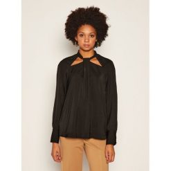 Bluzka Guess W0BH90 W5OC2. Białe bluzki damskie Guess, s, z aplikacjami, bez kołnierzyka, bez rękawów. Za 329,00 zł.