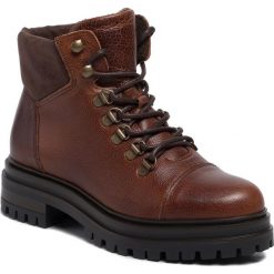 Trapery BULLBOXER - 391M50413ACGCG Cognac. Pomarańczowe trapery damskie Bullboxer, ze skóry, bez obcasa, bez zapięcia. W wyprzedaży za 269,00 zł.