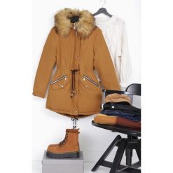 Camelowa Kurtka Nusaybah. Brązowe kurtki damskie Born2be, na zimę, xl, bez wzorów. Za 299,99 zł.