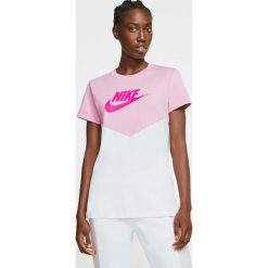Nike Heritage Koszulka Różowy Biały. Różowe koszulki damskie Nike, xl, z nadrukiem, z bawełny, bez kołnierzyka. Za 119,95 zł.