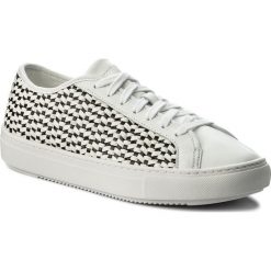 Sneakersy LE COQ SPORTIF - Jane Woven 1810031 Optical White/Black. Białe półbuty damskie le coq sportif, na co dzień, bez wzorów, ze skóry ekologicznej, bez obcasa, bez zapięcia. W wyprzedaży za 259,00 zł.