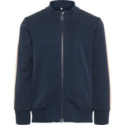 Bluza "Dastrib" w kolorze granatowym. Niebieskie bluzy niemowlęce name it boys, w paski, bez rękawów, bez kaptura. W wyprzedaży za 67,95 zł.