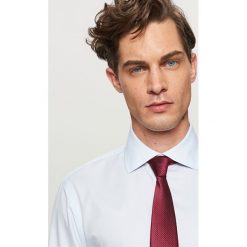 Bawełniana koszula regular fit - Niebieski. Niebieskie koszule męskie Reserved, s, bez wzorów, z bawełny, bez kołnierzyka, bez rękawów. Za 99,99 zł.