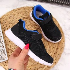 Buty sportowe chłopięce czarne American Club - czarny / niebieski. Niebieskie buty chłopięce sportowe American CLUB, bez zapięcia. Za 79,99 zł.