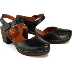 MANITU 910997-1 schwarz, sandały damskie. Sandały damskie Manitu, bez wzorów, ze skóry, bez obcasa, na obcasie, bez zapięcia. Za 219,90 zł.