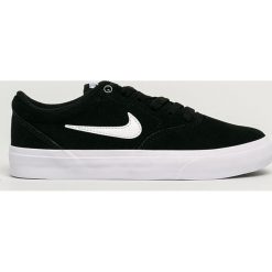 Nike Sportswear - Buty skórzane SB Charge Suede. Buty sportowe damskie Nike Sportswear, bez wzorów, ze skóry, sportowe. Za 249,90 zł.