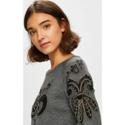 Pinko - Sweter. Szare swetry damskie Pinko, s, bez wzorów, z wełny, z krótkim rękawem, krótkie, bez kaptura. W wyprzedaży za 769,90 zł.