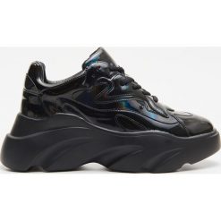 Buty sportowe daddy shoes - Czarny. Czarne buty sportowe damskie Cropp, bez wzorów, sportowe. W wyprzedaży za 119,99 zł.