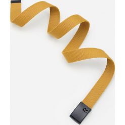 Pasek z metalową klamrą - Żółty. Żółte paski damskie Reserved, w paski. Za 29,99 zł.