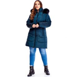 Kurtka z kapturem zielony. Zielone kurtki damskie Tagless, plus size, bez wzorów, z kapturem. Za 302,45 zł.