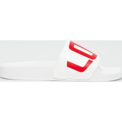 Steve Madden - Klapki Saddie. Białe klapki damskie Steve Madden, bez wzorów, ze skóry, bez obcasa, na obcasie. W wyprzedaży za 149,90 zł.