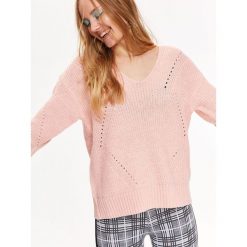 SWETER DAMSKI Z DEKOLTEM W SEREK. Szare bez kategorii marki Top Secret, na zimę, w ażurowe wzory. Za 59,99 zł.