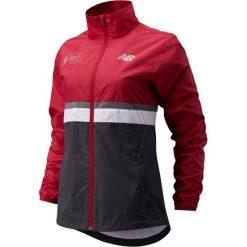 NEW BALANCE > WJ01200DNCR. Czerwone kurtki sportowe damskie New Balance, l, bez wzorów, bez kaptura, do biegania. Za 499,99 zł.