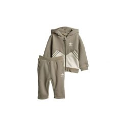 Zestawy dresowe adidas Zestaw polarowy z bluzą z kapturem. Zielone bluzy chłopięce marki Adidas, z dresówki, z kapturem. Za 134,50 zł.