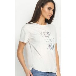Jasnoszary T-shirt Yes or No. Szare t-shirty damskie marki Born2be, xl, z nadrukiem, z okrągłym kołnierzem. Za 44,99 zł.